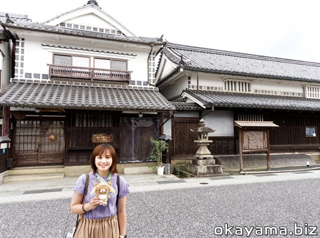 岡山・矢掛町【切妻と平入りの屋根】建物とイクリンの写真
