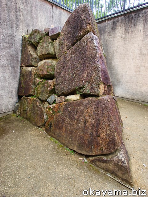 岡山城・築城時の石垣の写真画像